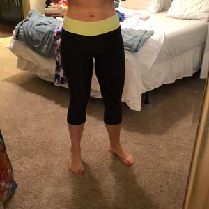 Cropped under Armour workout leggings